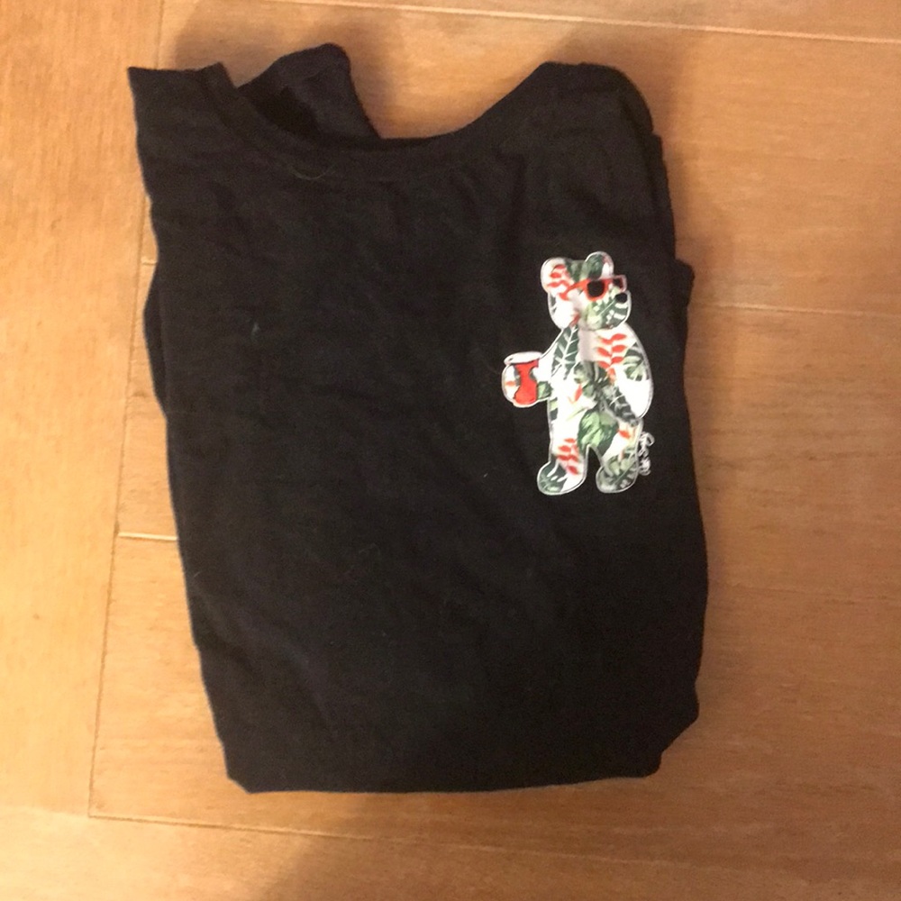 Black t-shirt with a chill bear with sunglasses XXL men’s size.